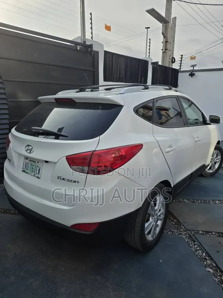 Hyundai Tucson GL FWD 2012 White