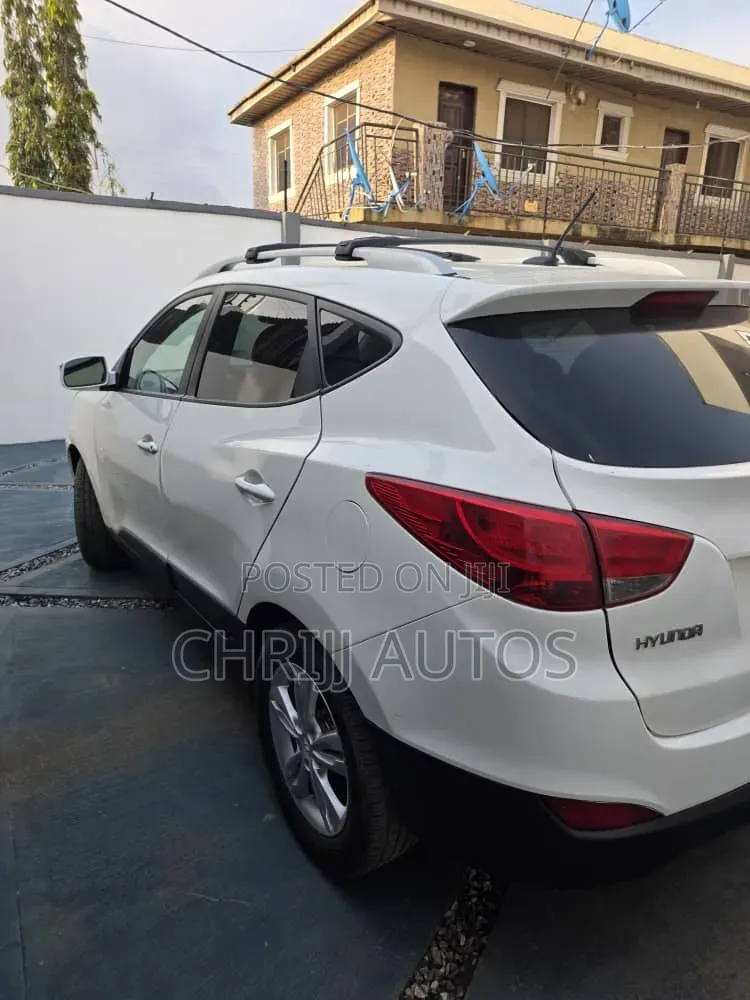 Hyundai Tucson GL FWD 2012 White