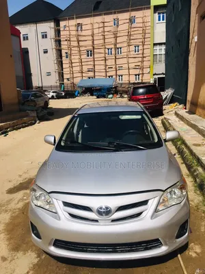 Toyota Corolla LE 4dr Sedan (1.8L 4cyl 4A) 2013 Silver