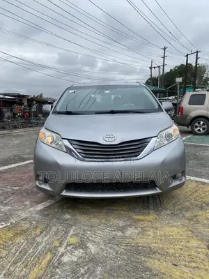 Toyota Sienna XLE 7 Passenger Mobility 2011 Silver