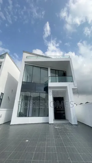 5bdrm Duplex in Chevron for sale