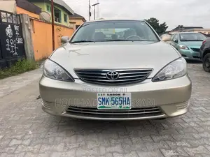 Toyota Camry LE 4dr Sedan (2.4L 4cyl 5A) 2005 Gold