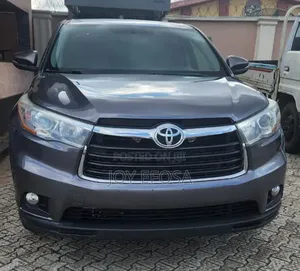 Toyota Highlander LE Plus V6 4x4 (3.5L 6cyl 6A) 2016 Gray