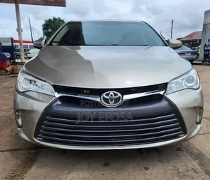 Toyota Camry LE 4dr Sedan (2.5L 4cyl 6A) 2017 Gold