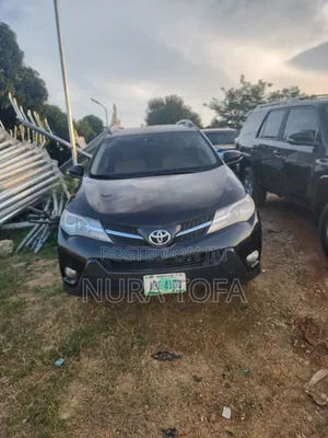 Toyota RAV4 XLE AWD (2.5L 4cyl 6A) 2013 Black