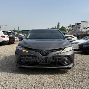Toyota Camry XLE FWD (2.5L 4cyl 8AM) 2018 Gray