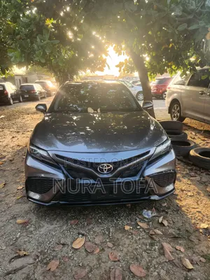Toyota Camry SE 2022 Gray