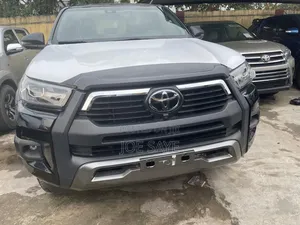 Toyota Hilux 2025 Black