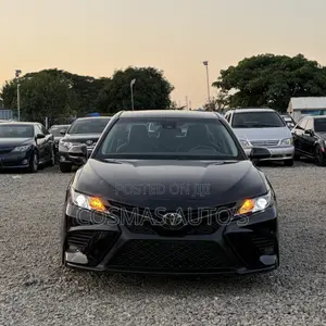 Toyota Camry SE FWD (2.5L 4cyl 8AM) 2018 Black