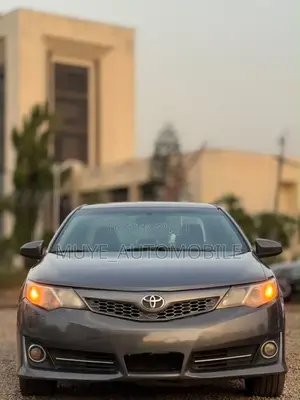Toyota Camry SE 4dr Sedan (2.5L 4cyl 6A) 2013 Gray