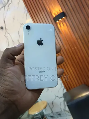 Apple iPhone XR 128 GB White