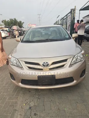 Toyota Corolla 2011 Gold