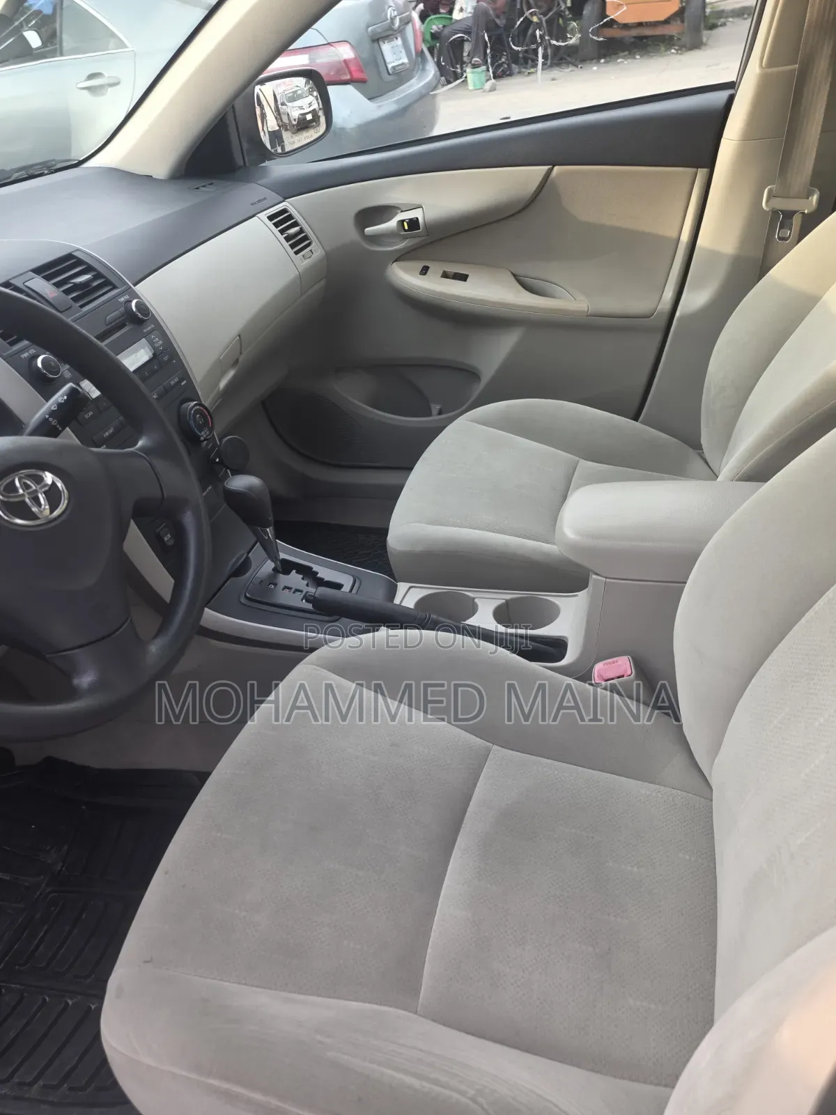 Toyota Corolla 2011 Gold