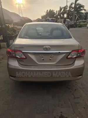 Toyota Corolla 2011 Gold