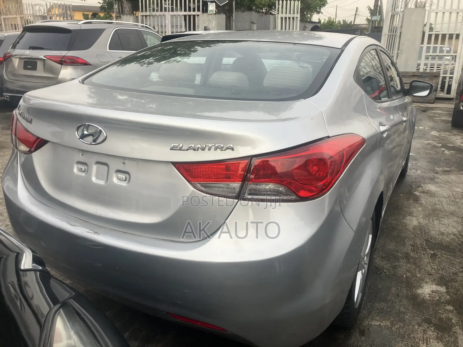 Hyundai Elantra 2012 Silver