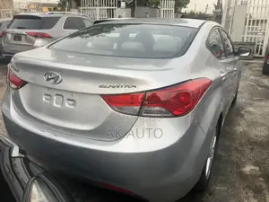 Hyundai Elantra 2012 Silver