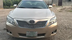 Toyota Camry XLE 4dr Sedan (2.4 4cyl 5A) 2008 Gold