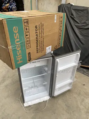 Hisense REF093DR Compact Fridge With 90L Capacity and Freezer