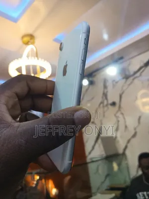 Apple iPhone XR 128 GB White