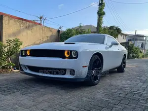 Dodge Challenger SXT RWD 2018 White