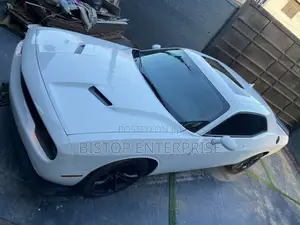 Dodge Challenger SXT RWD 2018 White