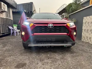 Toyota RAV4 XLE AWD 2019 Red