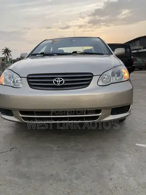Toyota Corolla LE 2024 Gold