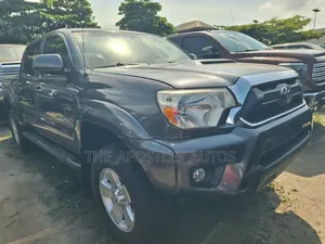 Toyota Tacoma V6 4dr Access Cab 4WD 6.1 ft. SB (4.0L 6cyl 6M) 2015 Gray