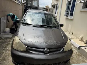 Toyota Echo Sedan 2005 Gray