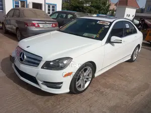 Mercedes-Benz C300 Luxury 4Matic Sedan AWD (3.5L 6cyl 7A) 2014 White