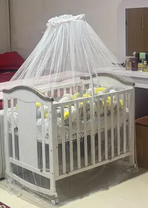 Baby Crib and Bumper and Mattress