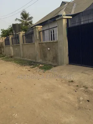 3bdrm Block of Flats in Ebinizeri, Alakia for sale