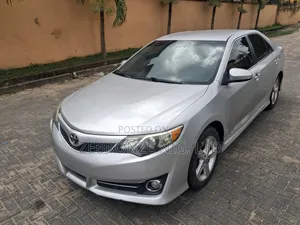 Toyota Camry SE 4dr Sedan (2.5L 4cyl 6A) 2014 Silver