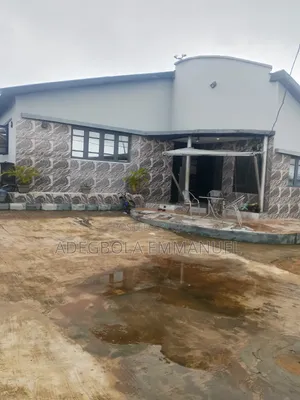 7bdrm Block of Flats in Oloruntedo, Alakia for sale