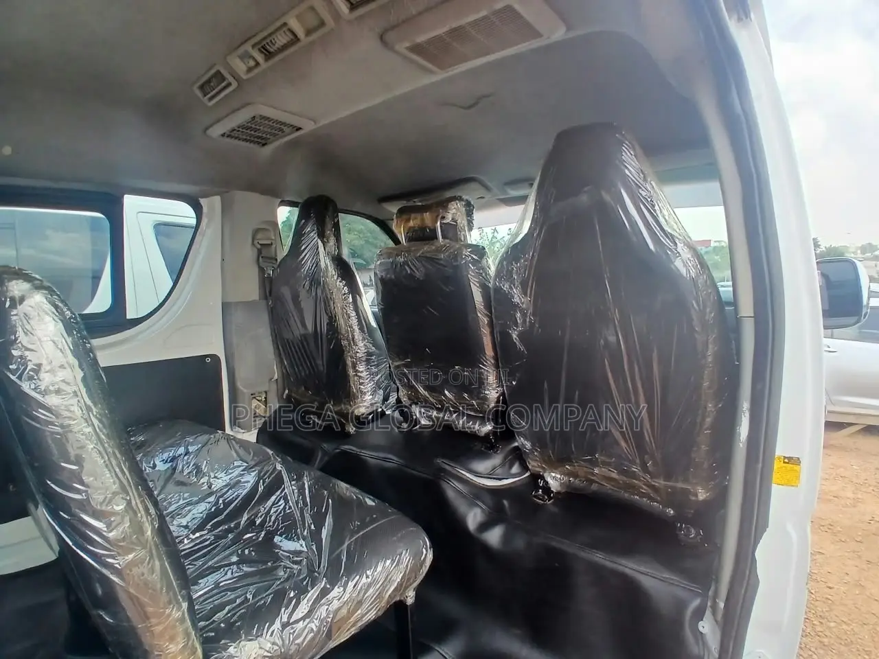 Toyota HiAce 2013 White