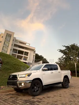 New Toyota Hilux 2025 White