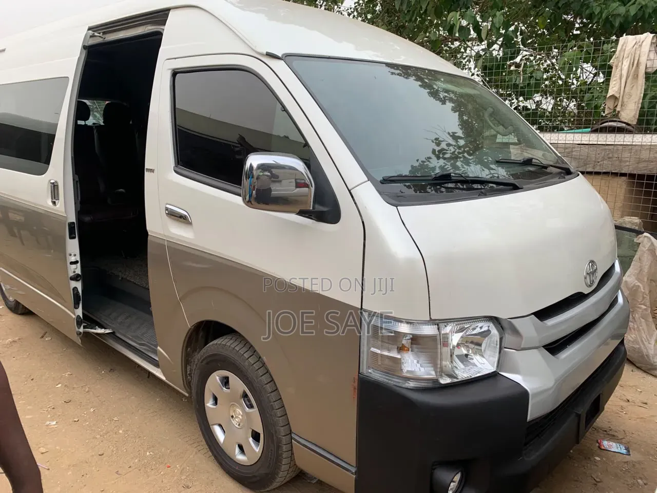 Toyota HiAce 2018 White
