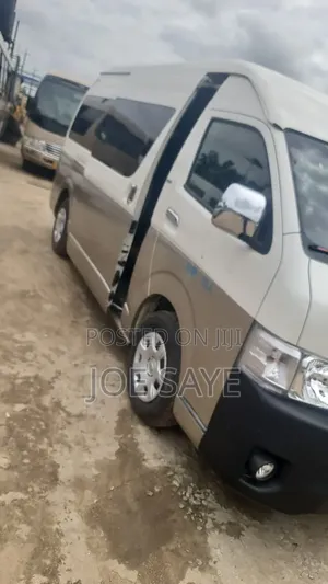 Toyota HiAce 2018 White