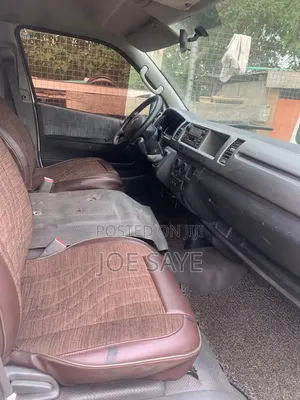 Toyota HiAce 2018 White