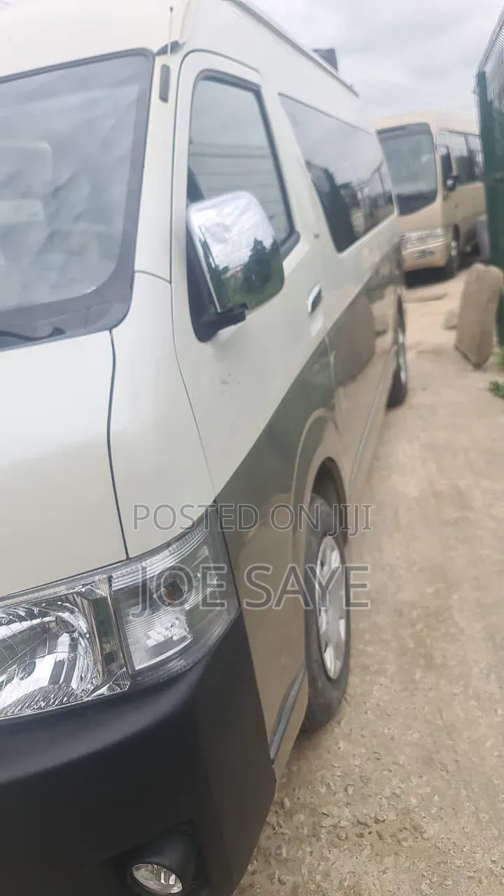 Toyota HiAce 2018 White