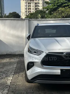 Toyota Highlander Platinum AWD 2026 White