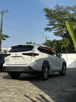 Toyota Highlander Platinum AWD 2026 White