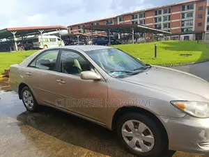 Toyota Camry LE 4dr Sedan (2.4L 4cyl 5M) 2003 Gold