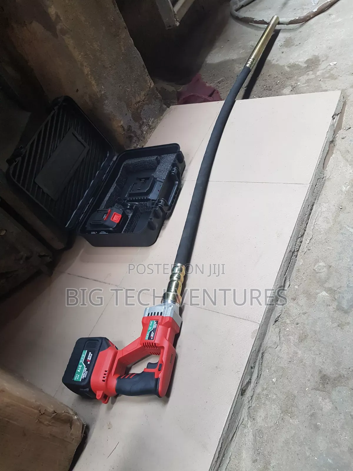Lithium-Ion Concrete Vibrator (Often Sold as Generic or OEM 21V