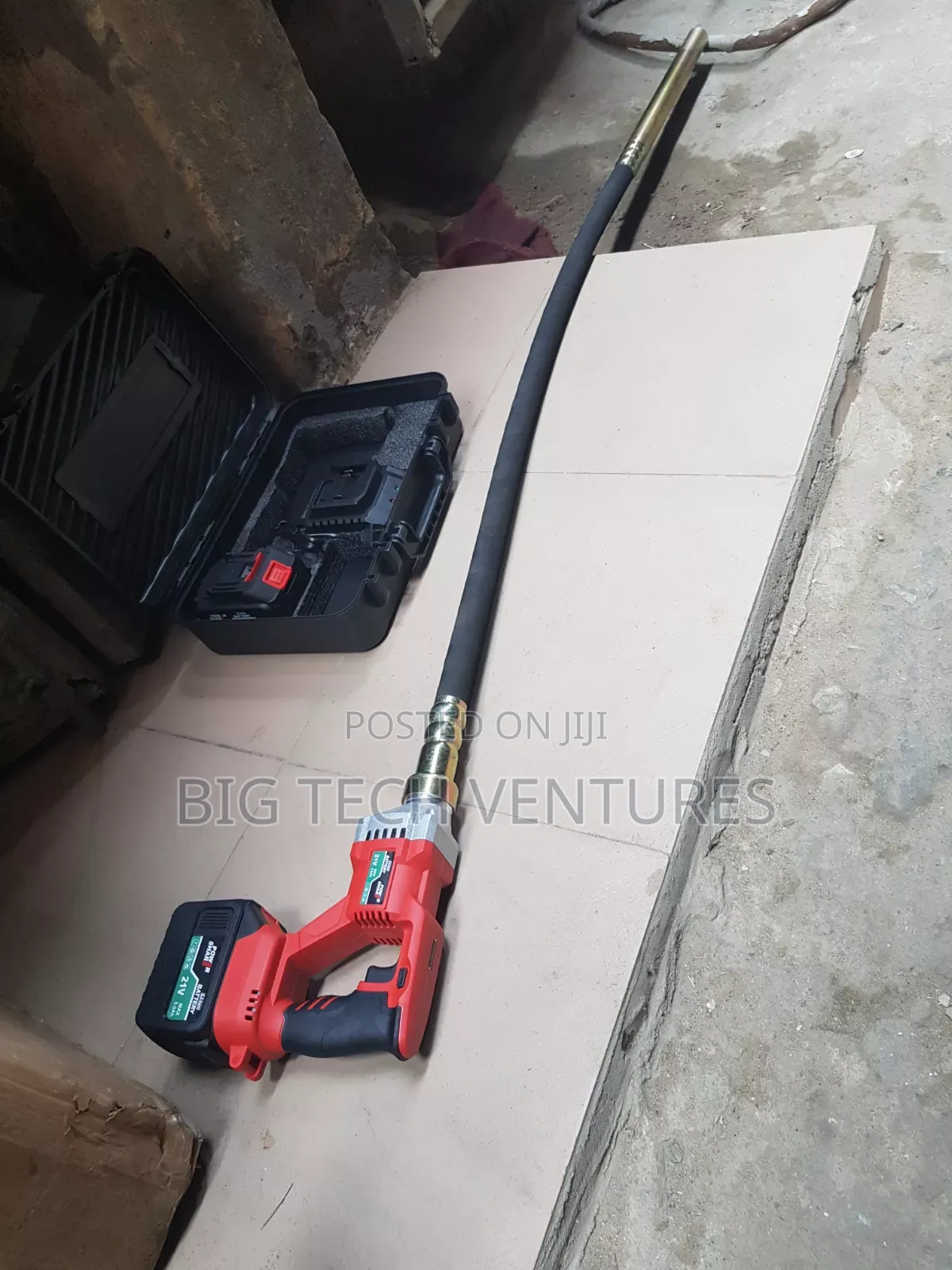 Lithium-Ion Concrete Vibrator (Often Sold as Generic or OEM 21V