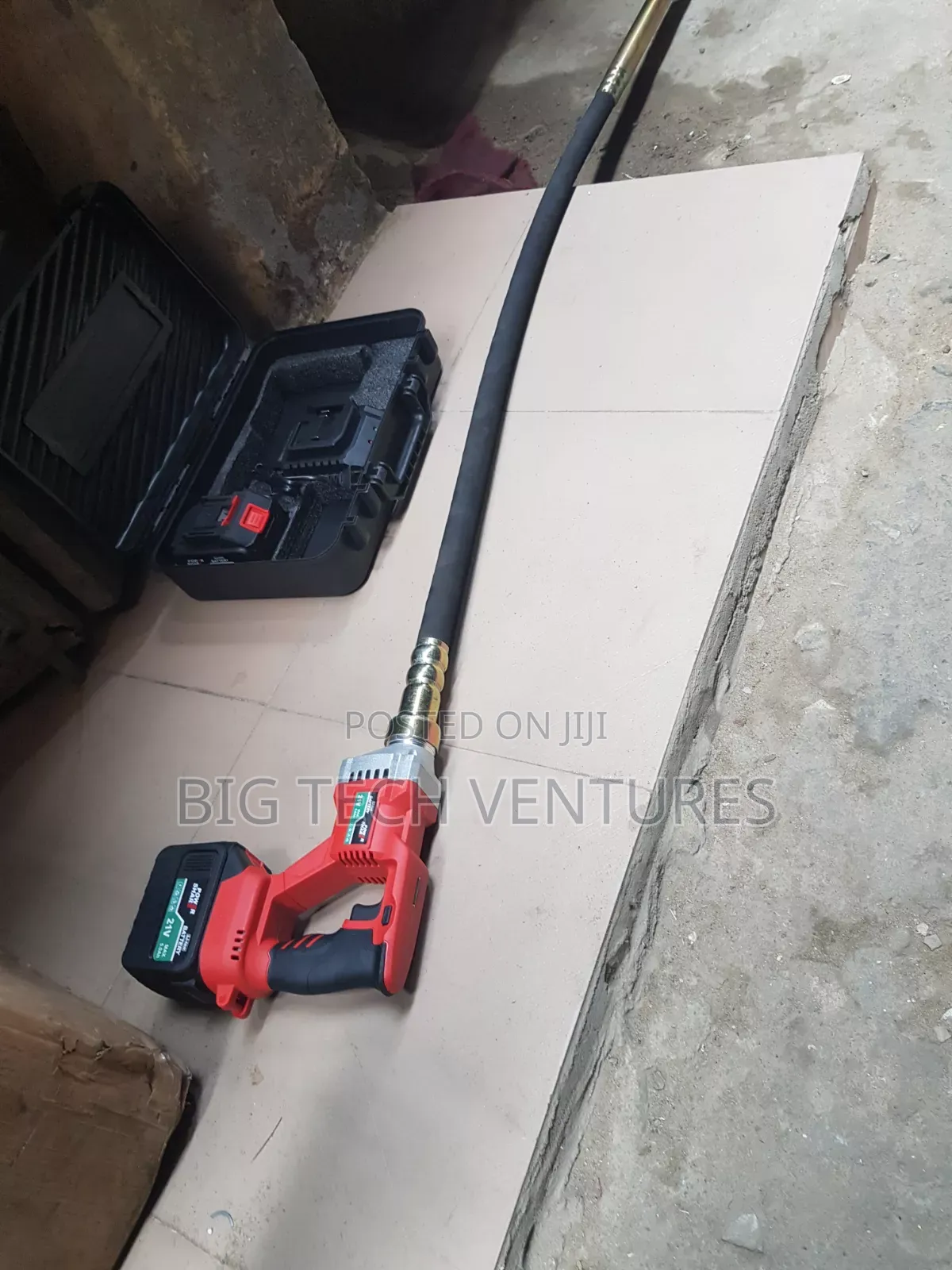 Lithium-Ion Concrete Vibrator (Often Sold as Generic or OEM 21V
