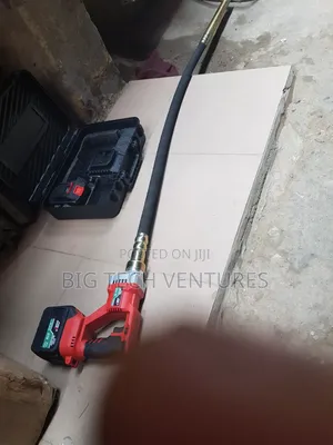 Lithium-Ion Concrete Vibrator (Often Sold as Generic or OEM 21V