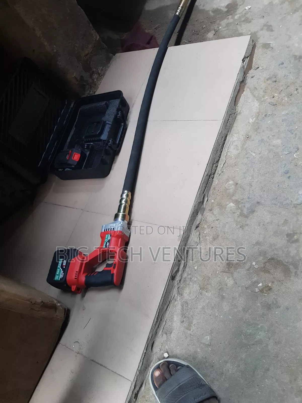 Lithium-Ion Concrete Vibrator (Often Sold as Generic or OEM 21V