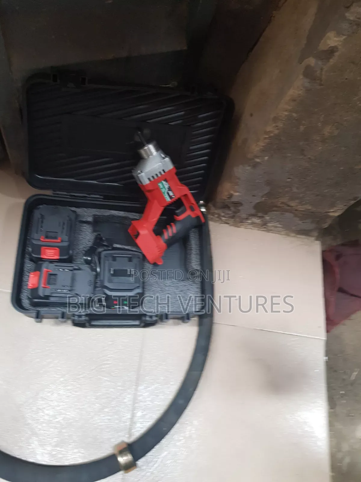 Lithium-Ion Concrete Vibrator (Often Sold as Generic or OEM 21V