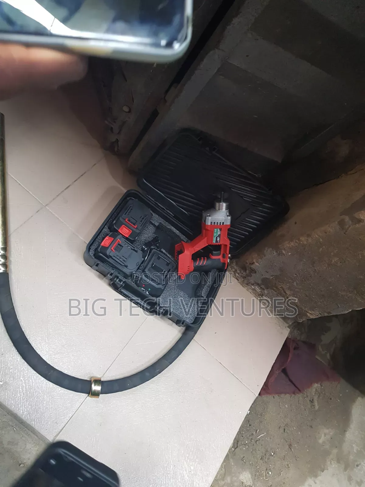 Lithium-Ion Concrete Vibrator (Often Sold as Generic or OEM 21V